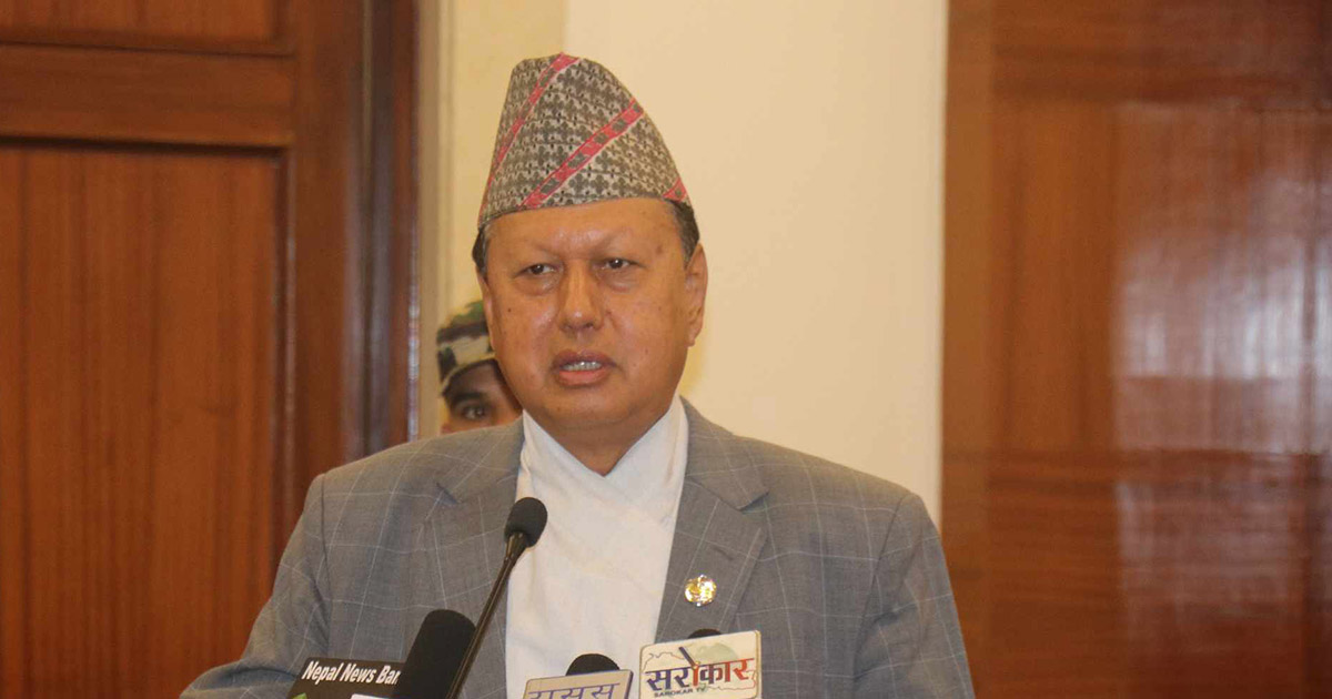 फर्मासिस्टबिना फार्मेसी चलाउनेलाई कारबाही गर्छौँ : स्वास्थ्यमन्त्री